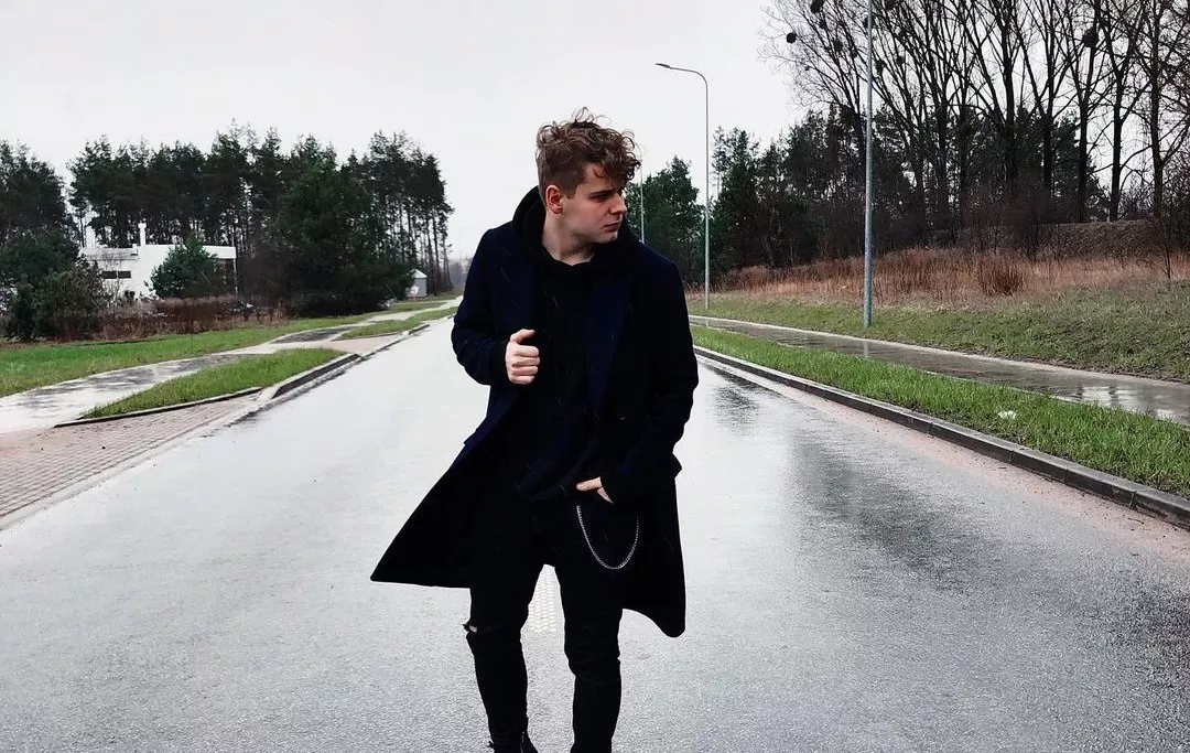 Gwiazdor disco polo źle się ubierał?! Jego szafa przeszła prawdziwą rewolucję! Pomogła mu w tym specjalistka! 